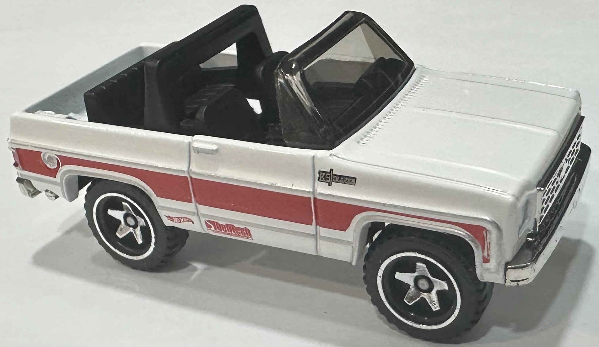 2025 Hot Wheels 			'75 Chevy Blazer Custom White - Mainline 115/250 - Dirt 05/10