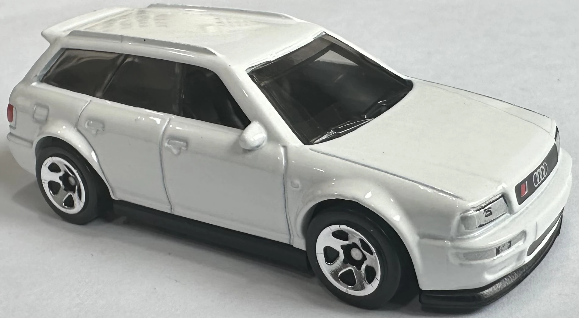 2025 Hot Wheels 	'94 Audi Avant RS2 White - Mainline 029/250 - 70s vs 90s 2/10