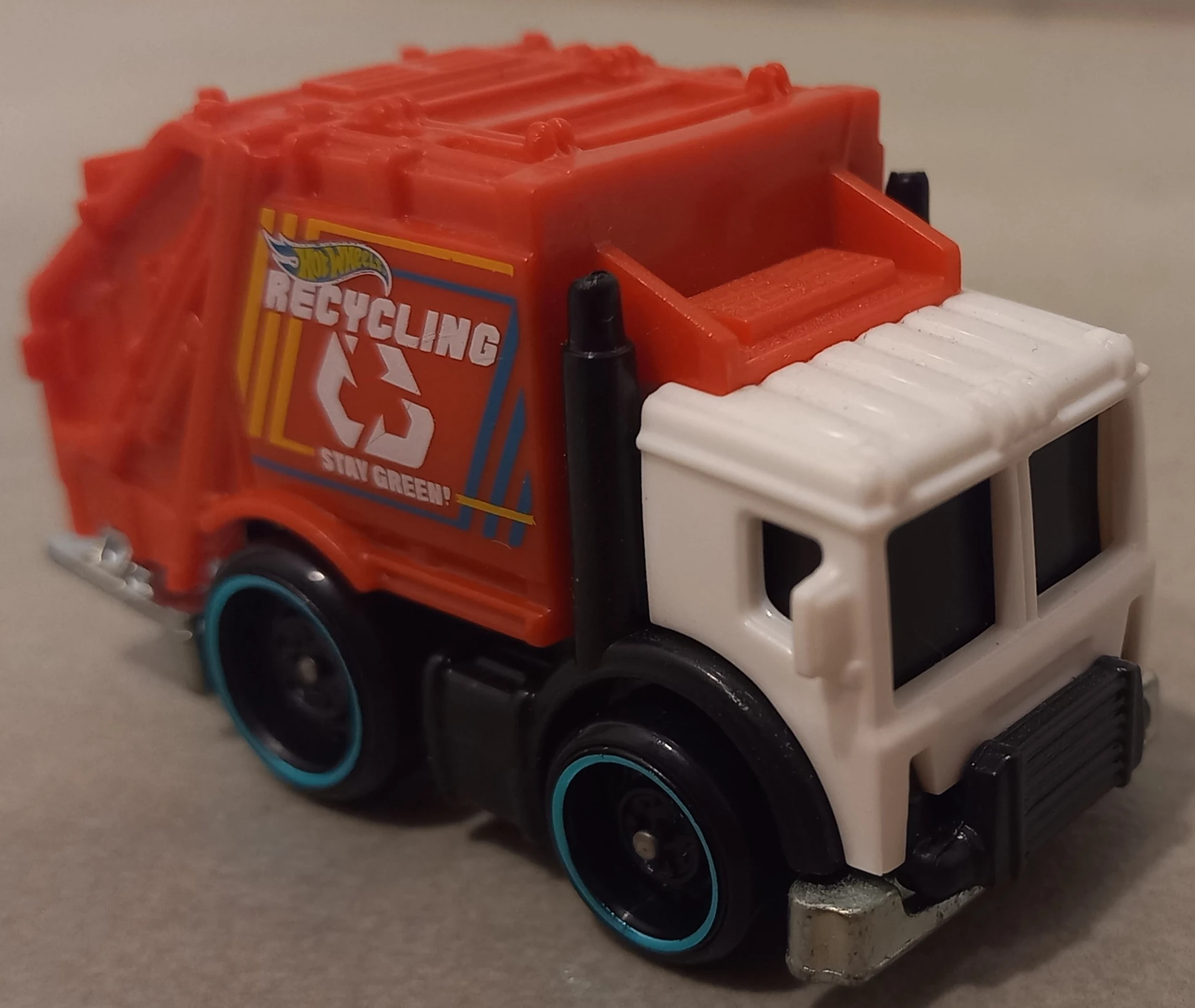 2024 Hot Wheels 			Total Disposal White - Mainline 160/250 - Metro 8/10