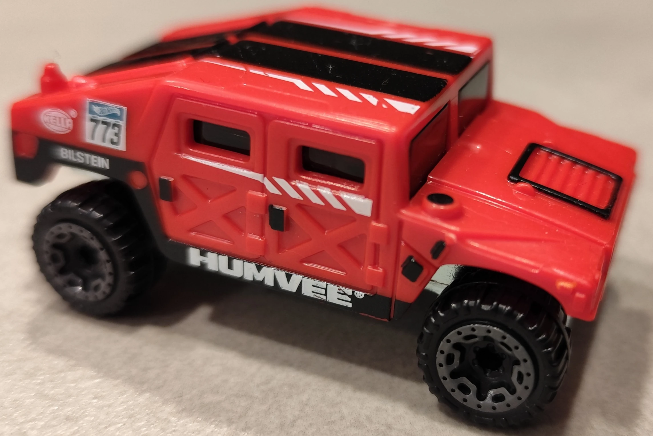 2025 Hot Wheels Humvee Red - Mainline 055/250 - Dirt 1/10