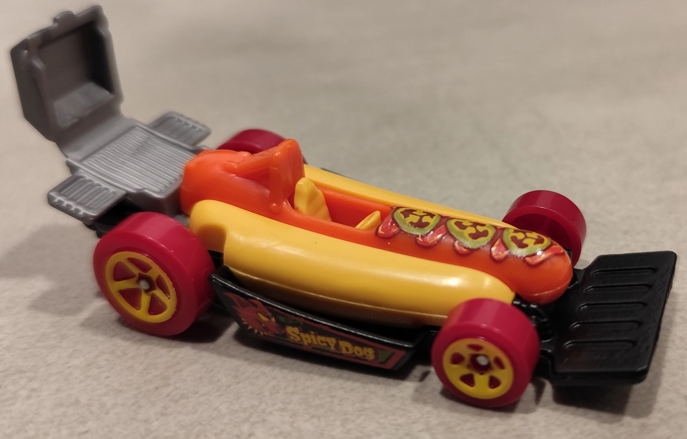2025 Hot Wheels Quick Bite Silver - Mainline 085/250 - Fast Foodie 1/5