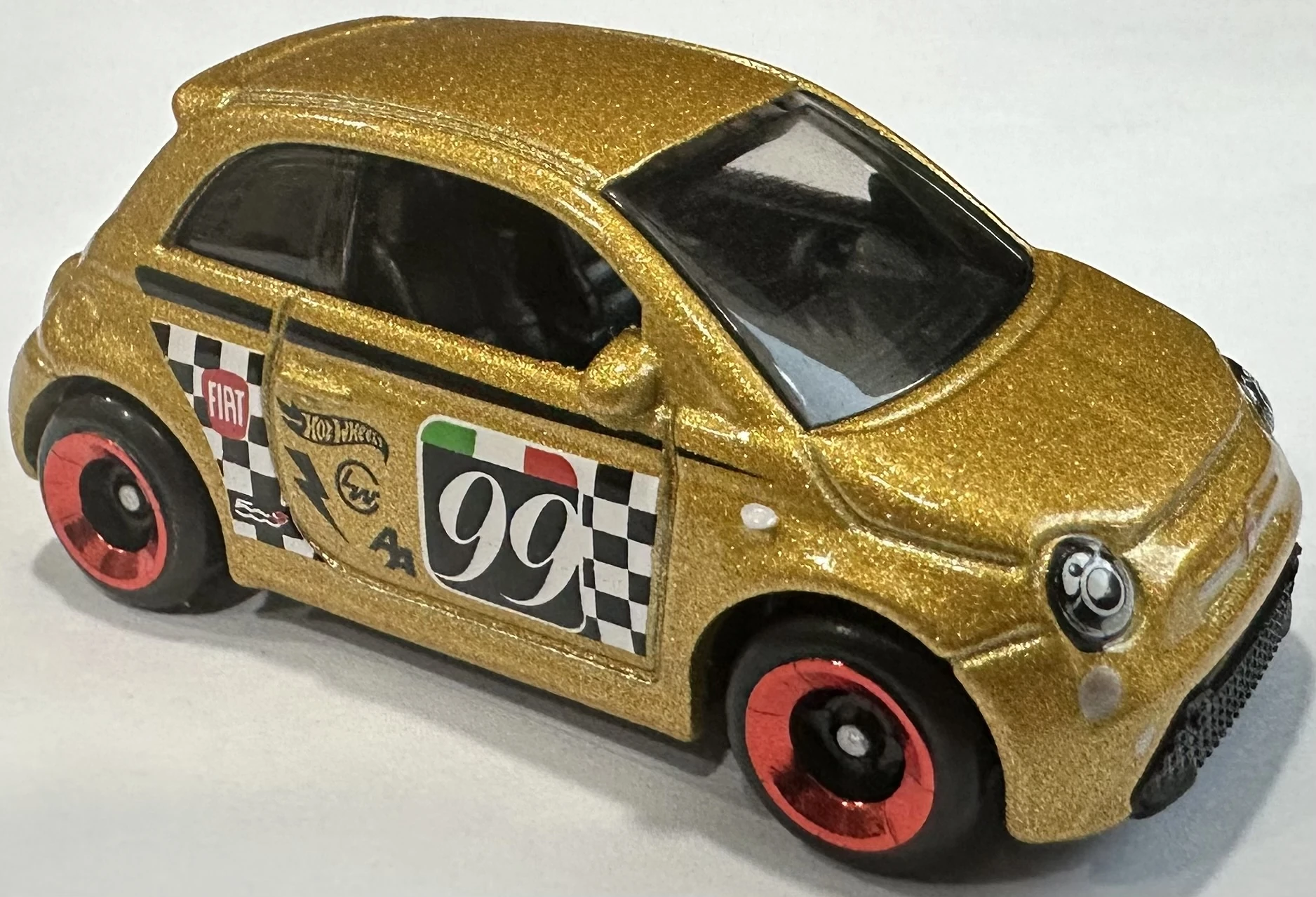 2025 Hot Wheels 				Fiat 500e Gold - Mainline 033/250 - EV 03/10