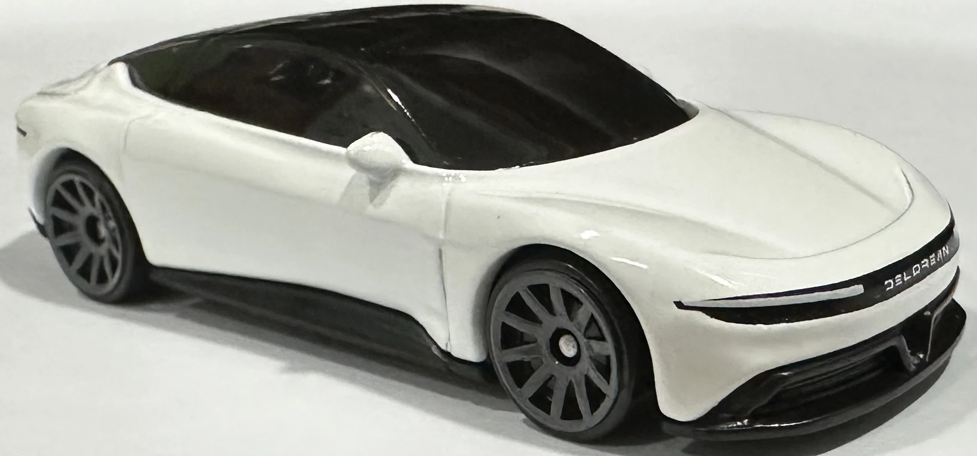 2024 Hot Wheels 						DeLorean Alpha5 White - Mainline 85/250 - Green Speed 7/10