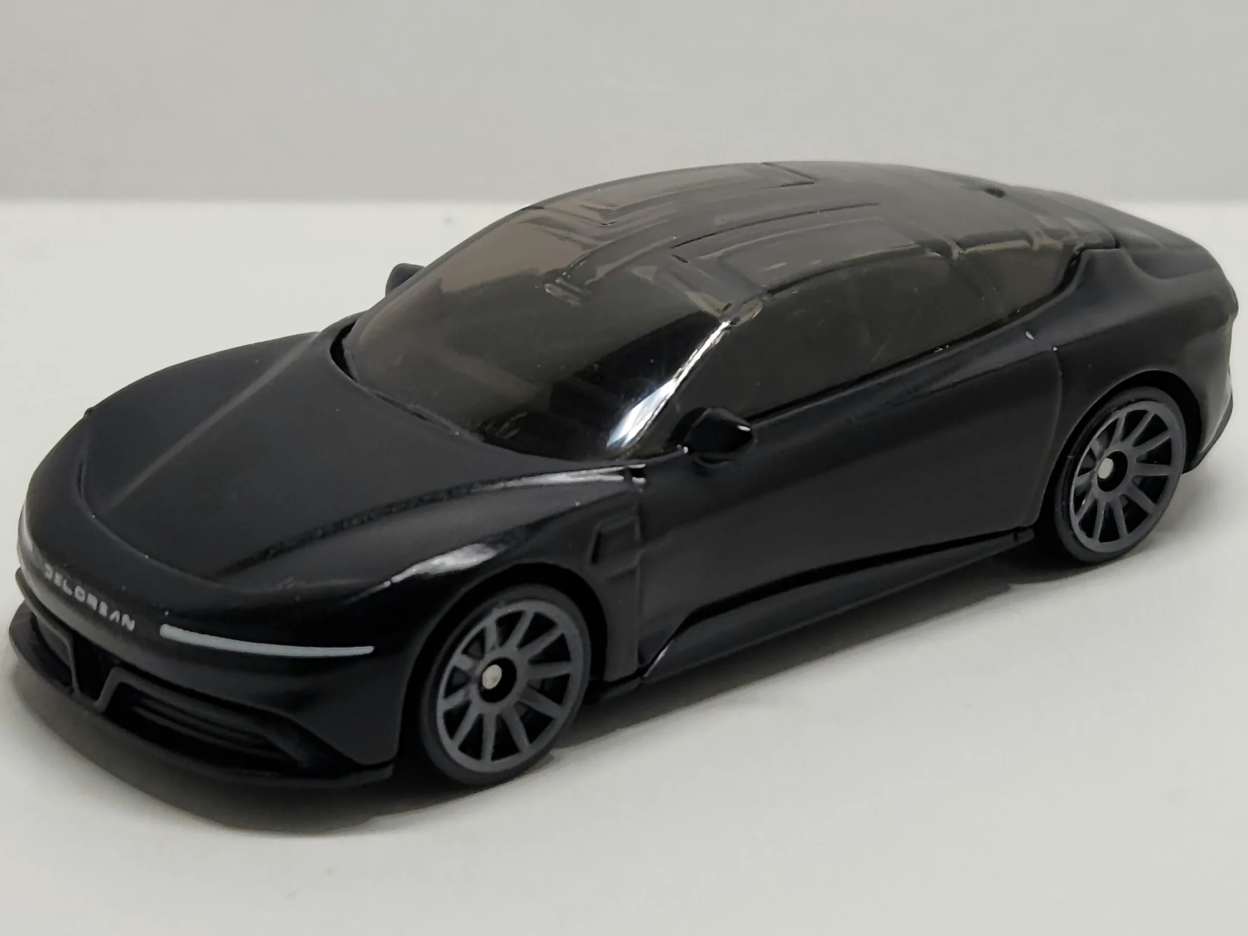 2024 Hot Wheels DeLorean Alpha5 Negro - Mainline 085/250 - Target Exclusive Red Edition 6/12