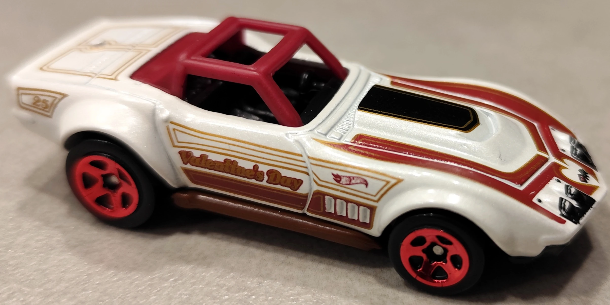 2025 Hot Wheels 			'69 Corvette Racer White & Red - Mainline 051/250 - Celebration Racers 2/10
