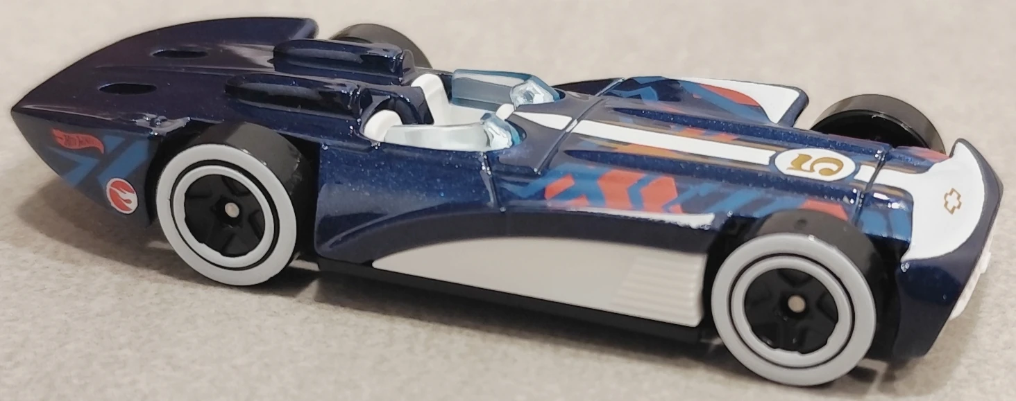 2025 Hot Wheels 																												Chevroletor Navy - Mainline 202/250 - Track Aces 5/5 