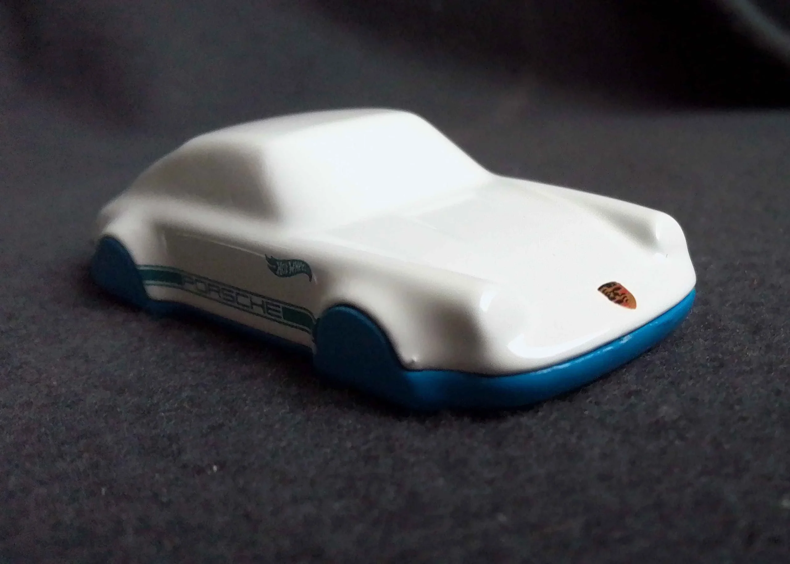 2024 Hot Wheels 						Porsche 911 Carrera White - Mainline 134/250 - Experimotors 5/5