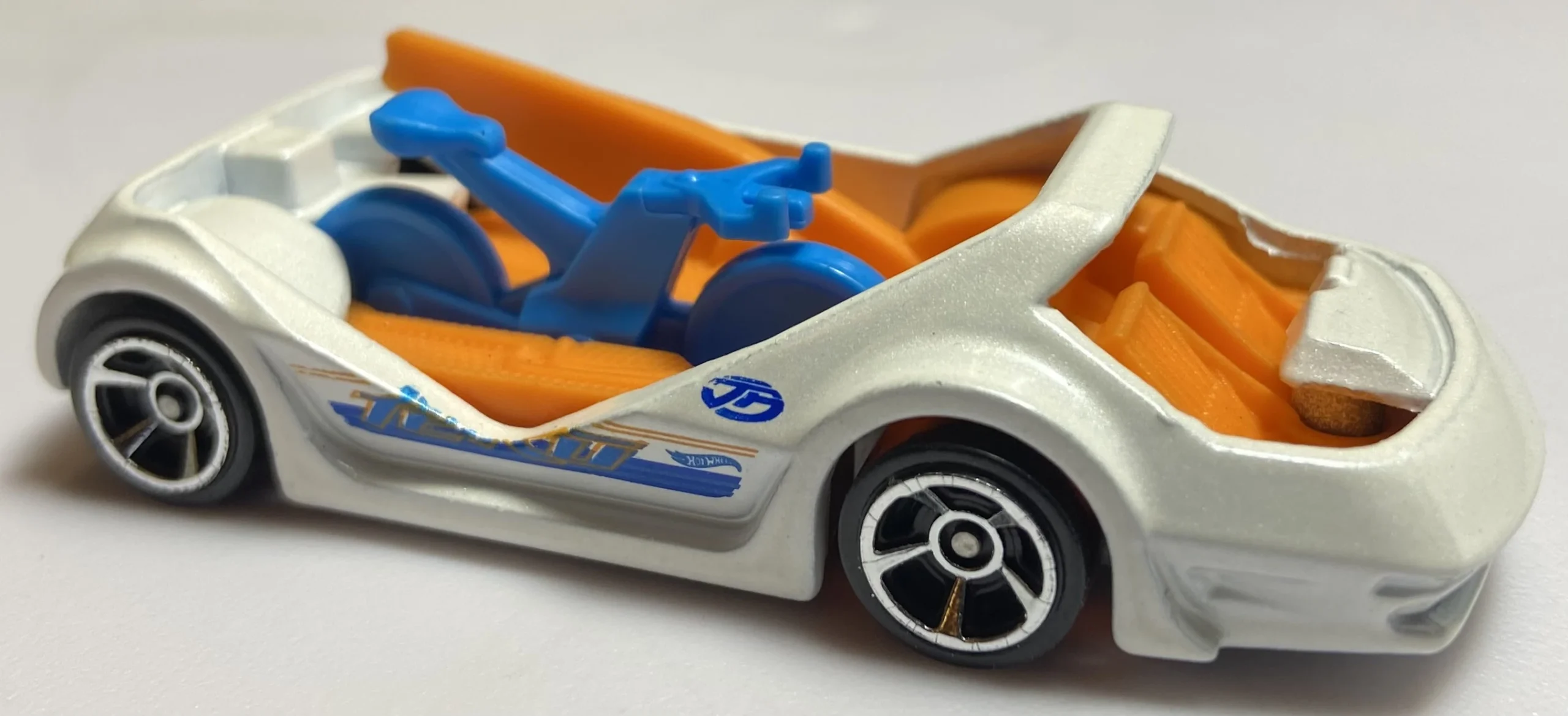 2024 Hot Wheels 		Deora III White - Mainline 221/250 - Then and Now 6/10