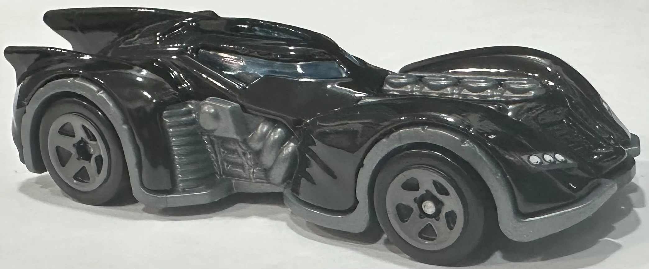 2025 Batman Arkham Asylum Batmobile Negro - Mainline 054/250 - Serie 2/5