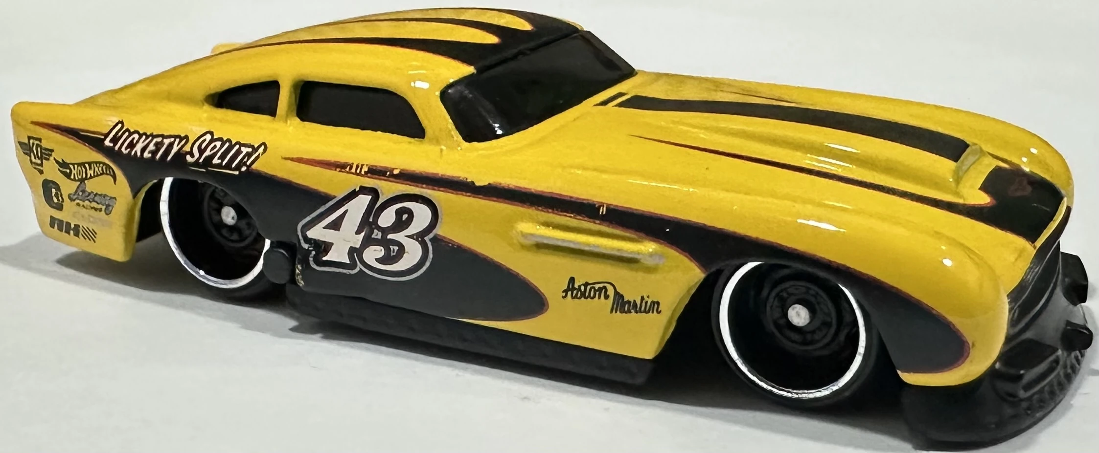 2025 Hot Wheels 			Aston Martin DB4GT High-Speed Edition Yellow - Mainline 107/250 - Dream Garage 03/05