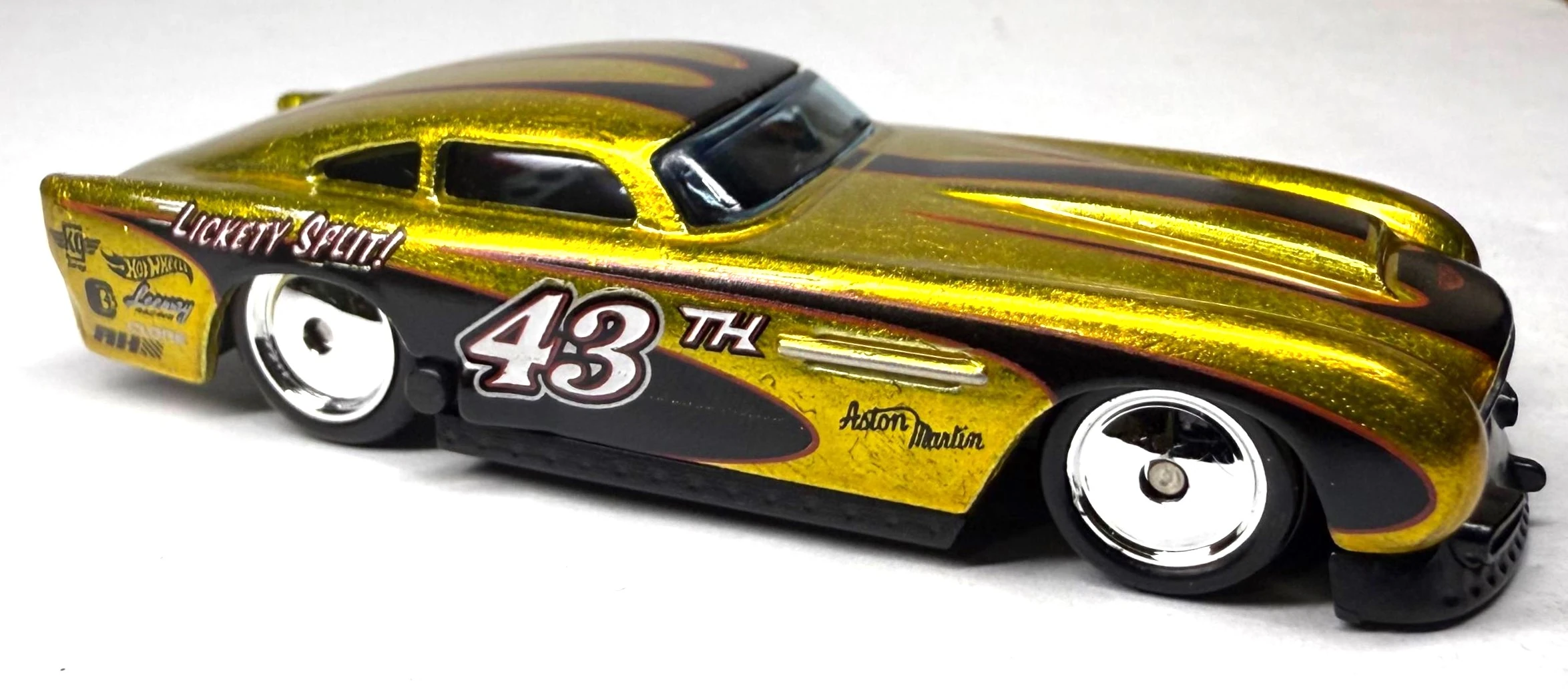 2025 Hot Wheels 			Aston Martin DB4GT High-Speed Edition Gold - Mainline 107/250 - Dream Garage 03/05