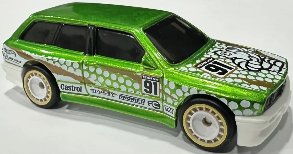 2025 Hot Wheels BMW M3 Wagon Green - Mainline 245/250 - Wagons 5/5 Super Treasure Hunt