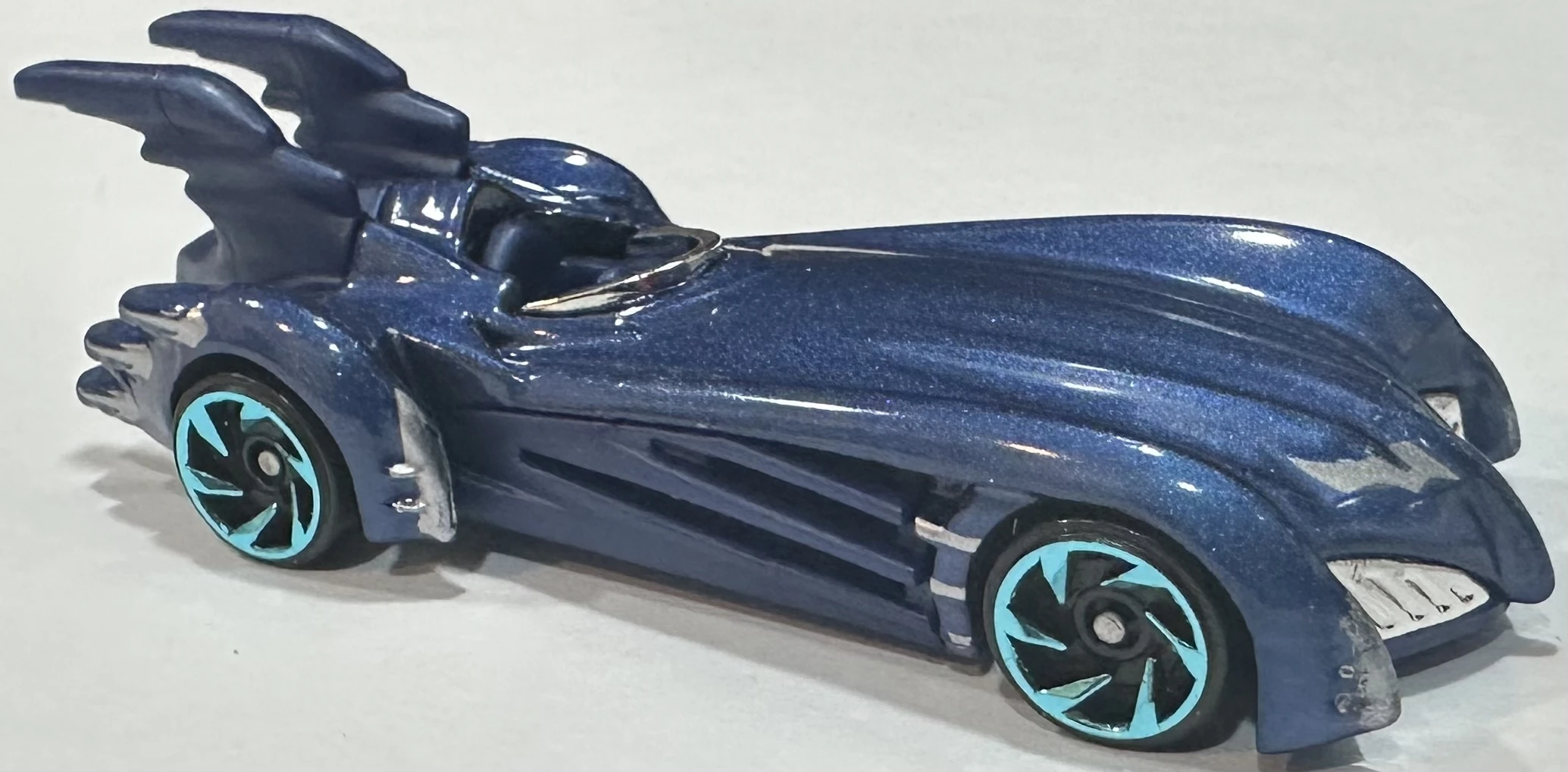2025 Batman & Robin Batmobile Azul Navy - Mainline 002/250 - Serie 1/5