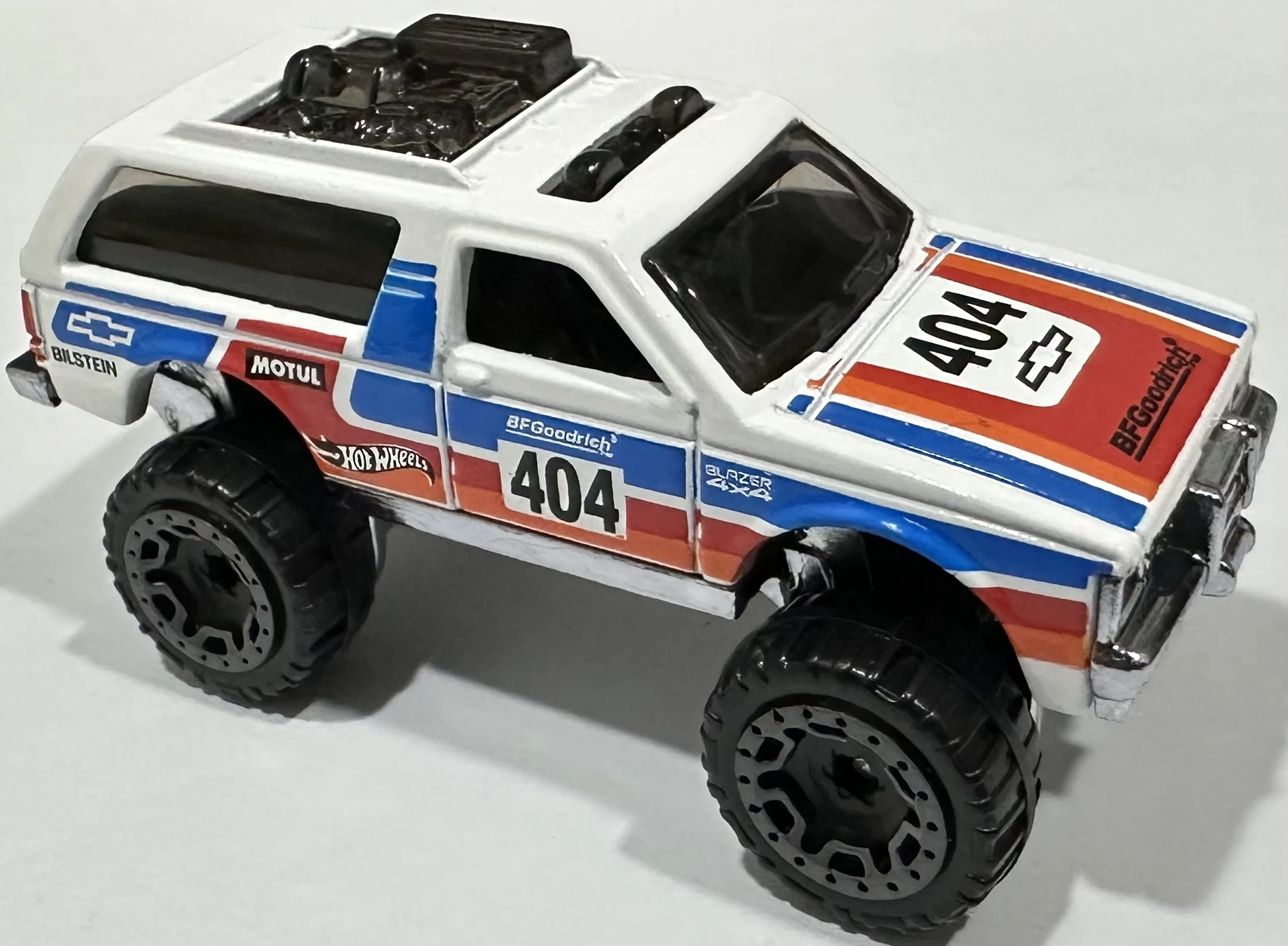 2025 Hot Wheels 	Chevy Blazer 4×4 White - Mainline 081/250 - Dirt 3/10