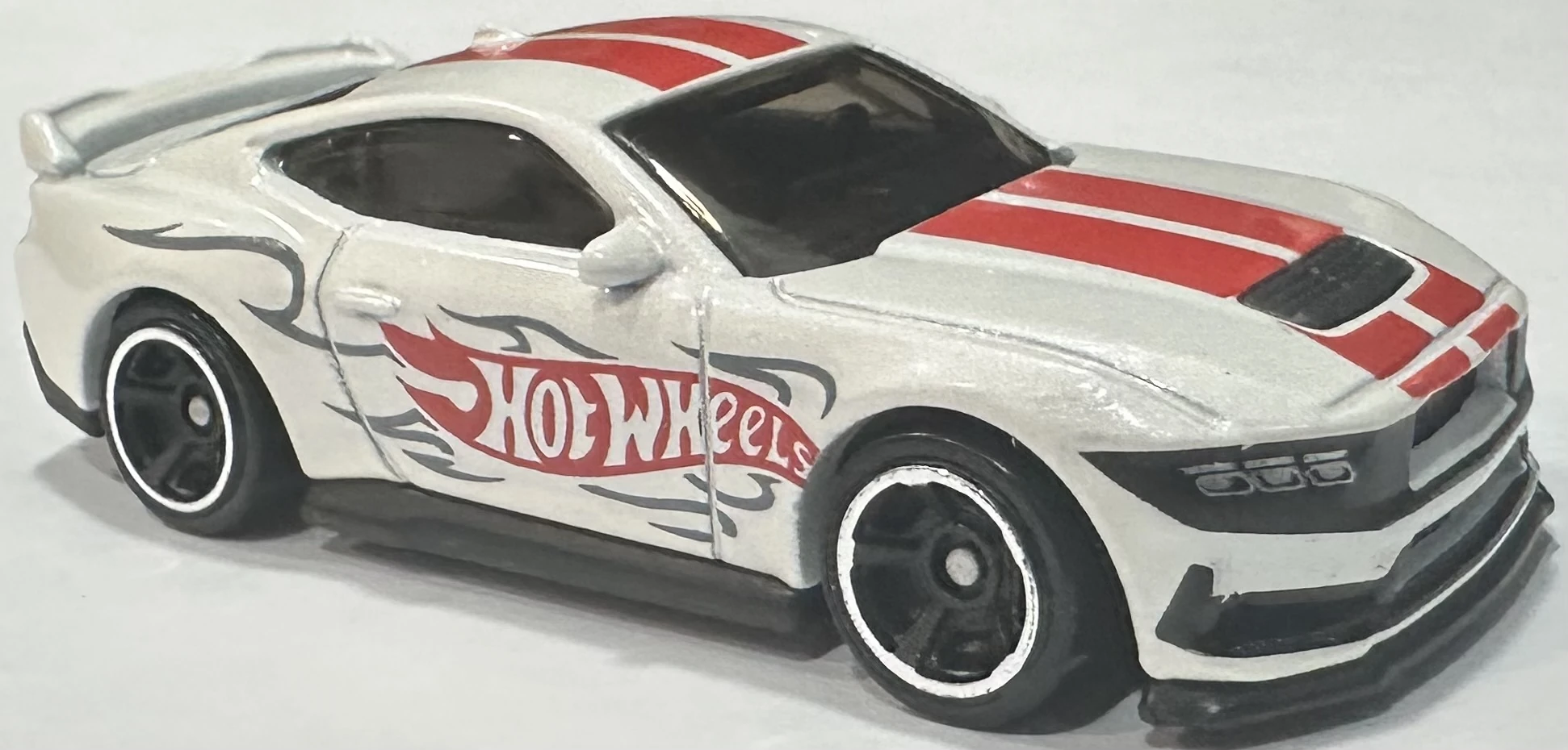 2025 Hot Wheels 																							Ford Mustang Dark Horse White - Mainline 219/250 - Then and Now 7/10