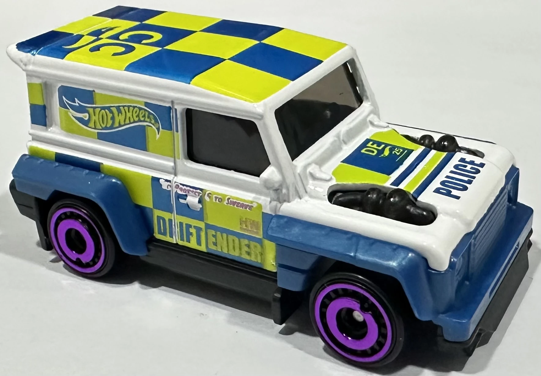 2025 Hot Wheels Drift-Ender White - Mainline 114/250 - First Responde 4/5