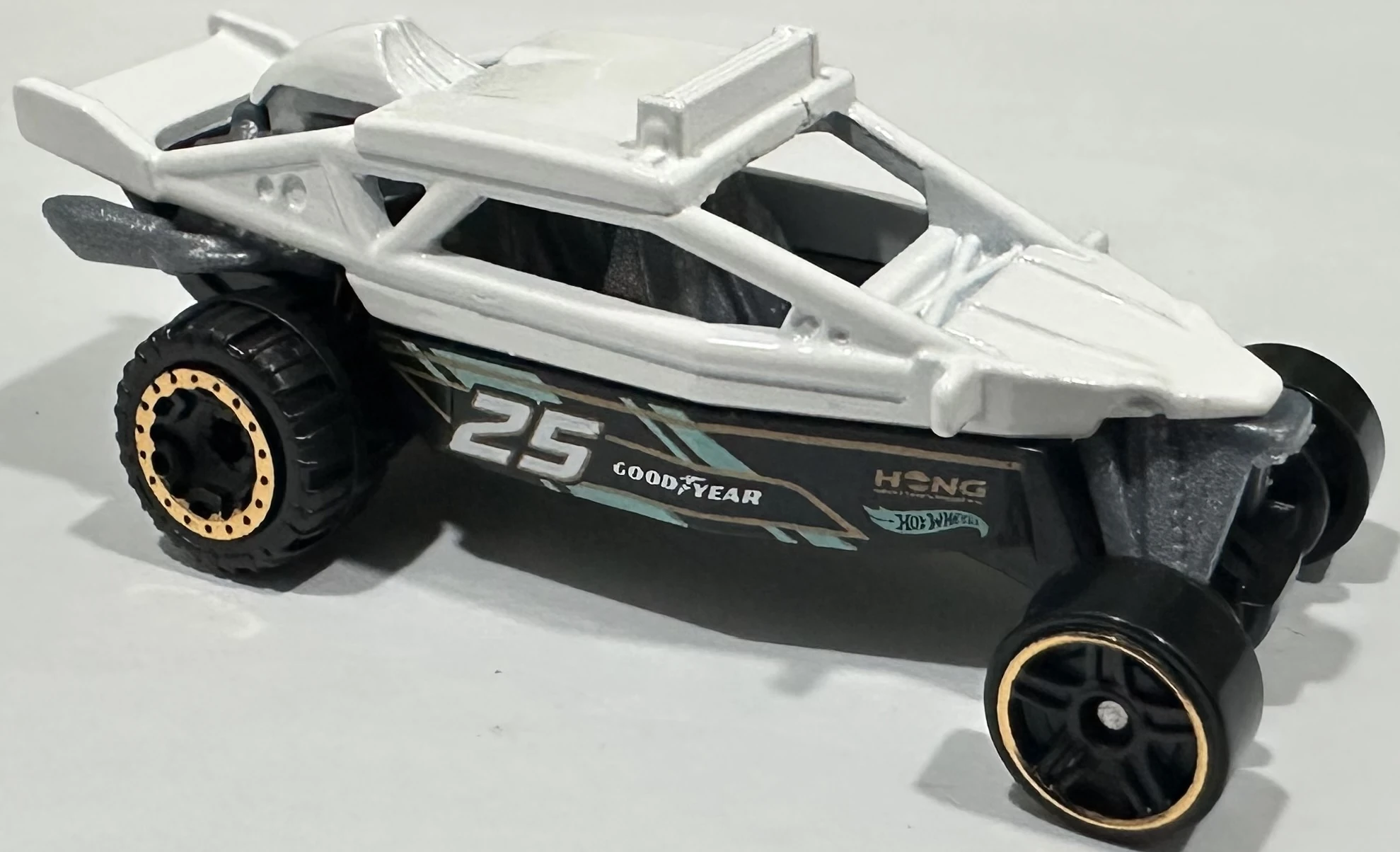 2025 Hot Wheels 																									Dune It Up White - Mainline 092/250 - Track Aces 2/5 