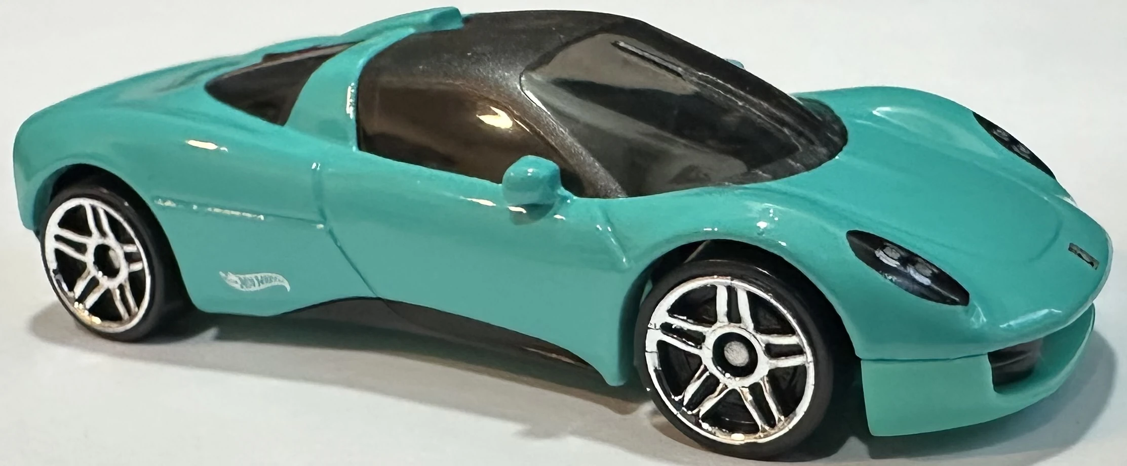 2025 Hot Wheels Gordon Murray Automotive T.33 Cyan - Mainline 090/250 - Factory Fresh 4/5