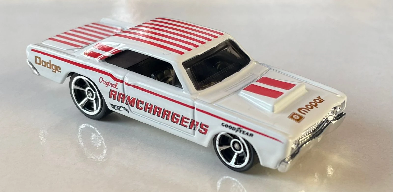 2024 Hot Wheels 	'68 Dodge Dart White - Mainline 142/250 - Muscle Mania 1/5