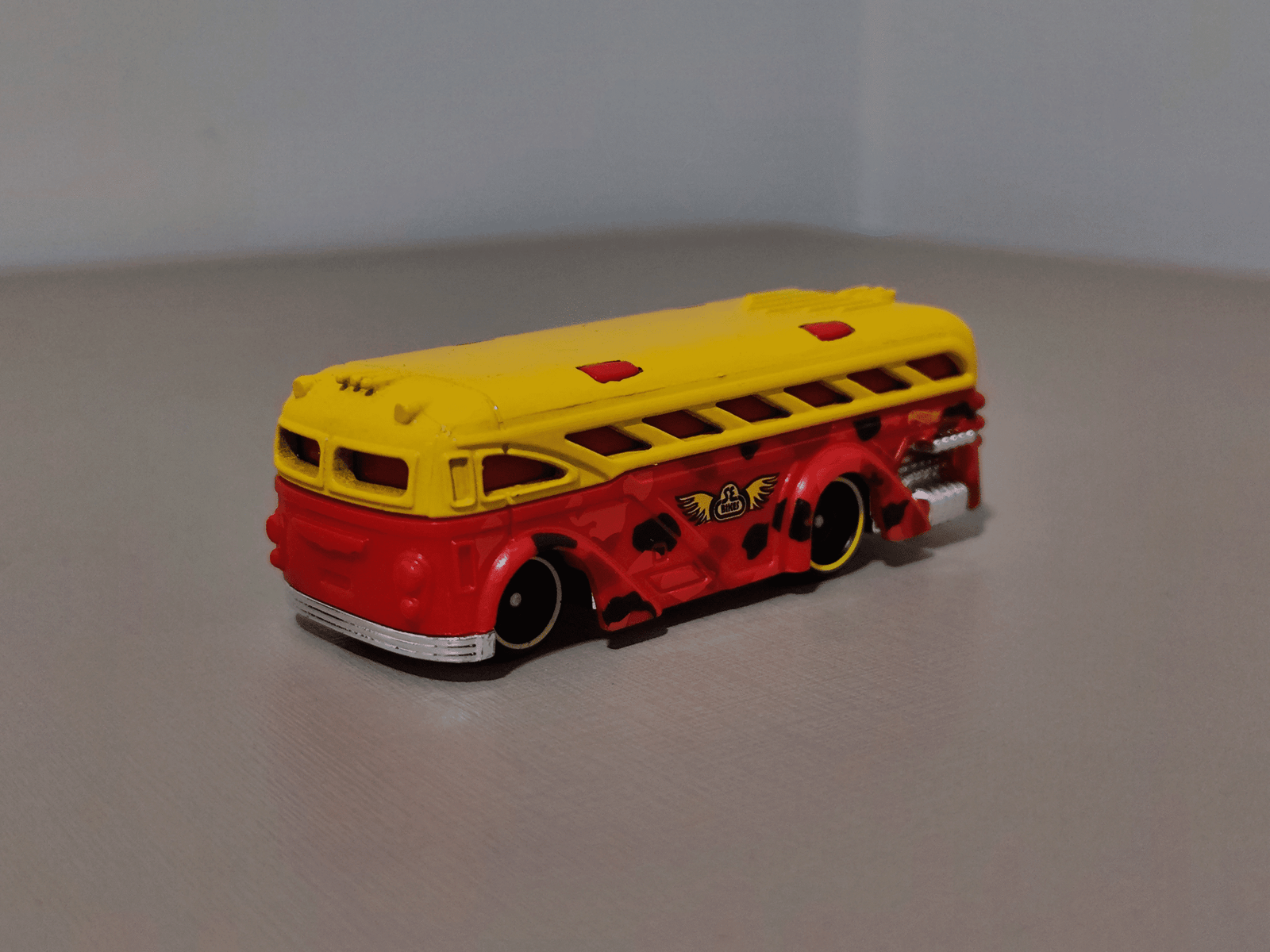 2024 Hot Wheels 						Surfin' School Bus Red - Mainline 065/250 - Xtreme Sports 4/5