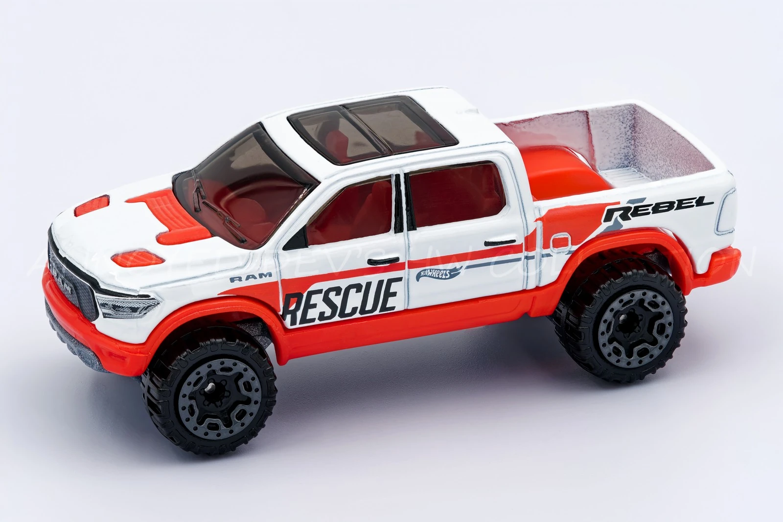 2025 Hot Wheels 2020 Ram 1500 Rebel White & Red - Mainline 039/250 - First Responde 3/5