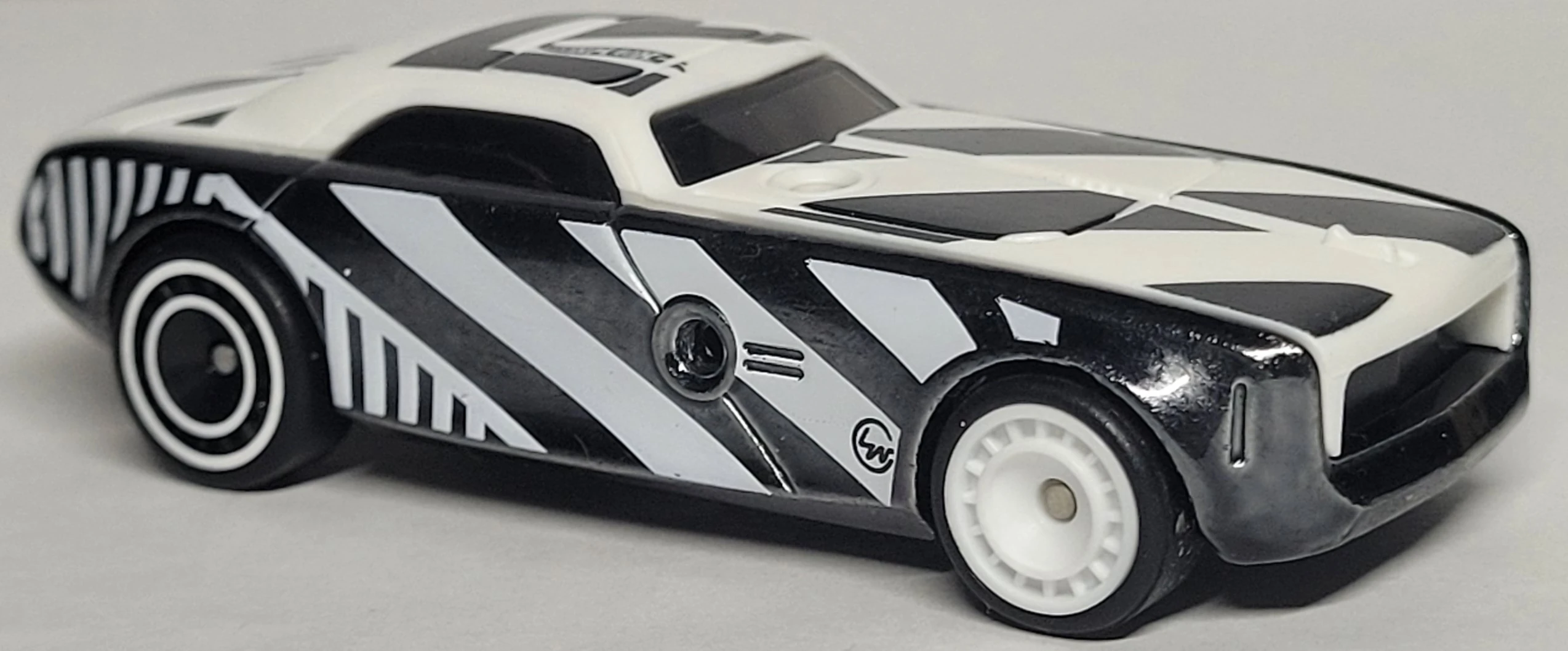 2025 Hot Wheels Hi-Roller II Zebra - Mainline 061/250 - Art Cars 6/10 Super Treasure Hunt