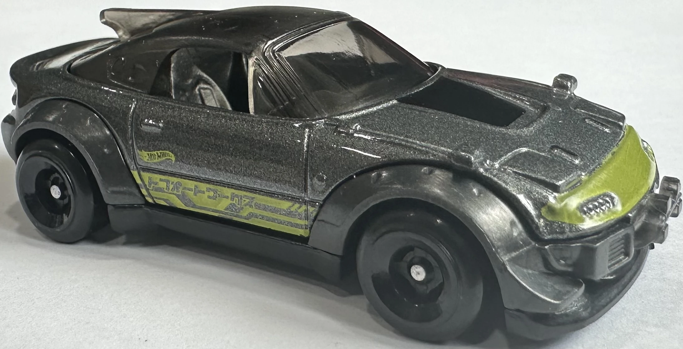 2025 Hot Wheels 			Mazda MX-5 Miata Gray - Mainline 001/250 - Dream Garage 02/05