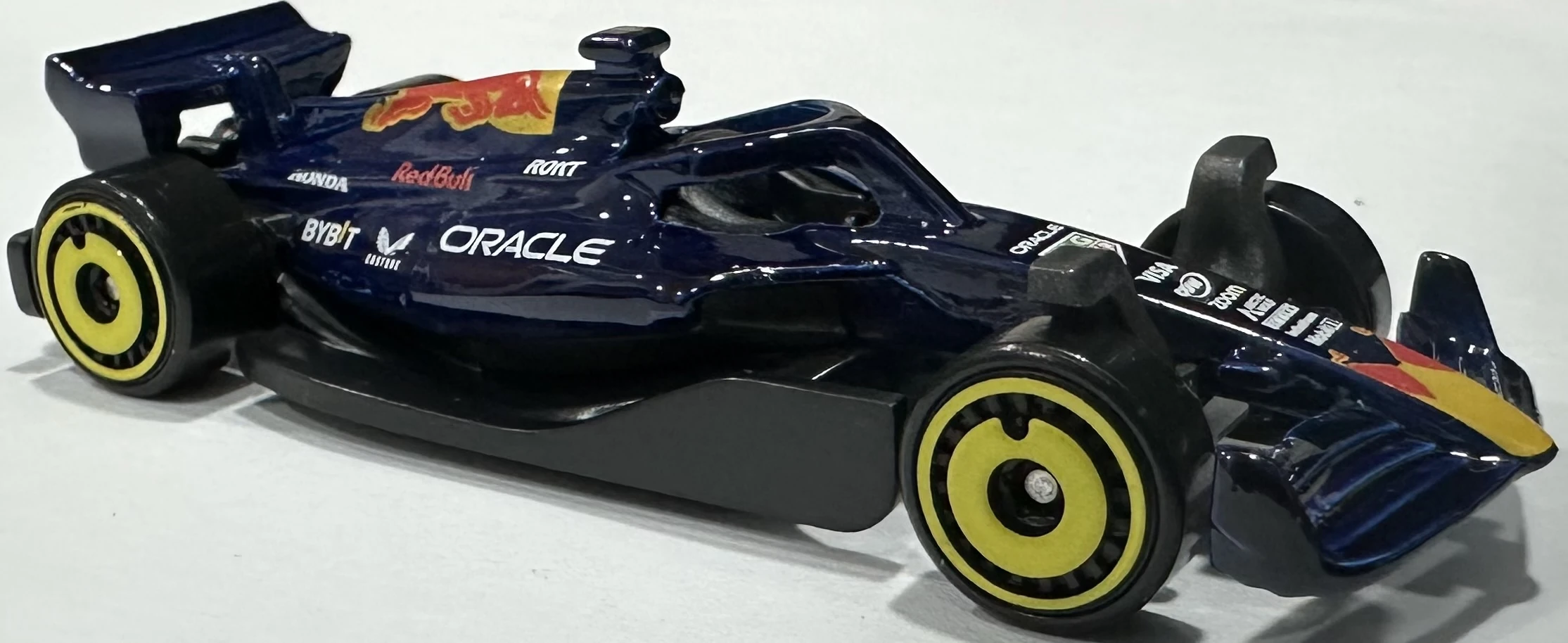 2025 Hot Wheels 																											Oracle Red Bull Racing Navy Blue - Mainline 059/250 - Track Aces 1/5 