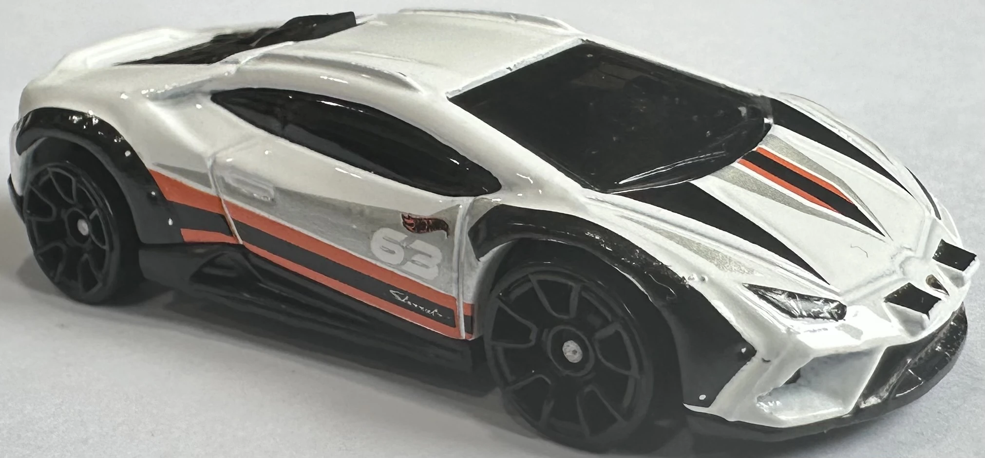 2025 Hot Wheels 																		Lamborghini Huracán Sterrato White - Mainline 041/250 - Safari Mode 1/5