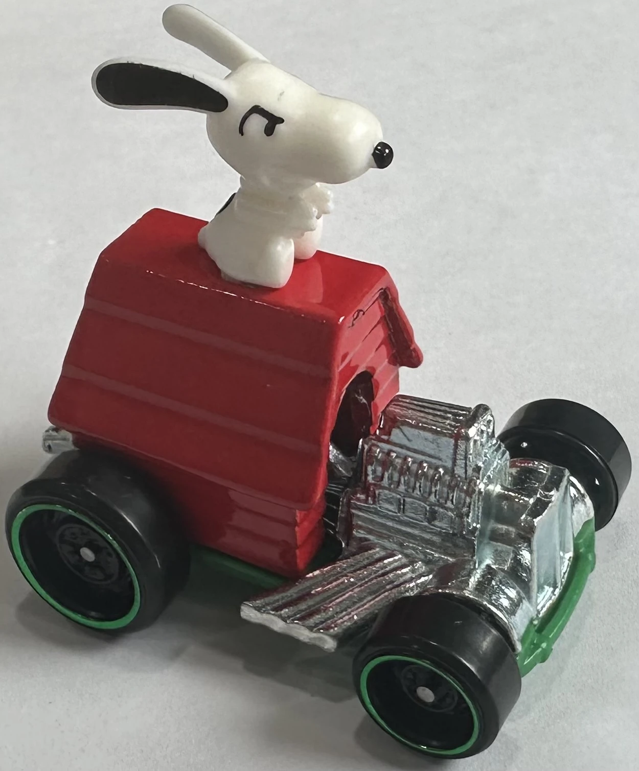 2025 Hot Wheels 	Snoopy Red - Mainline 132/250 - Screen Time 7/10