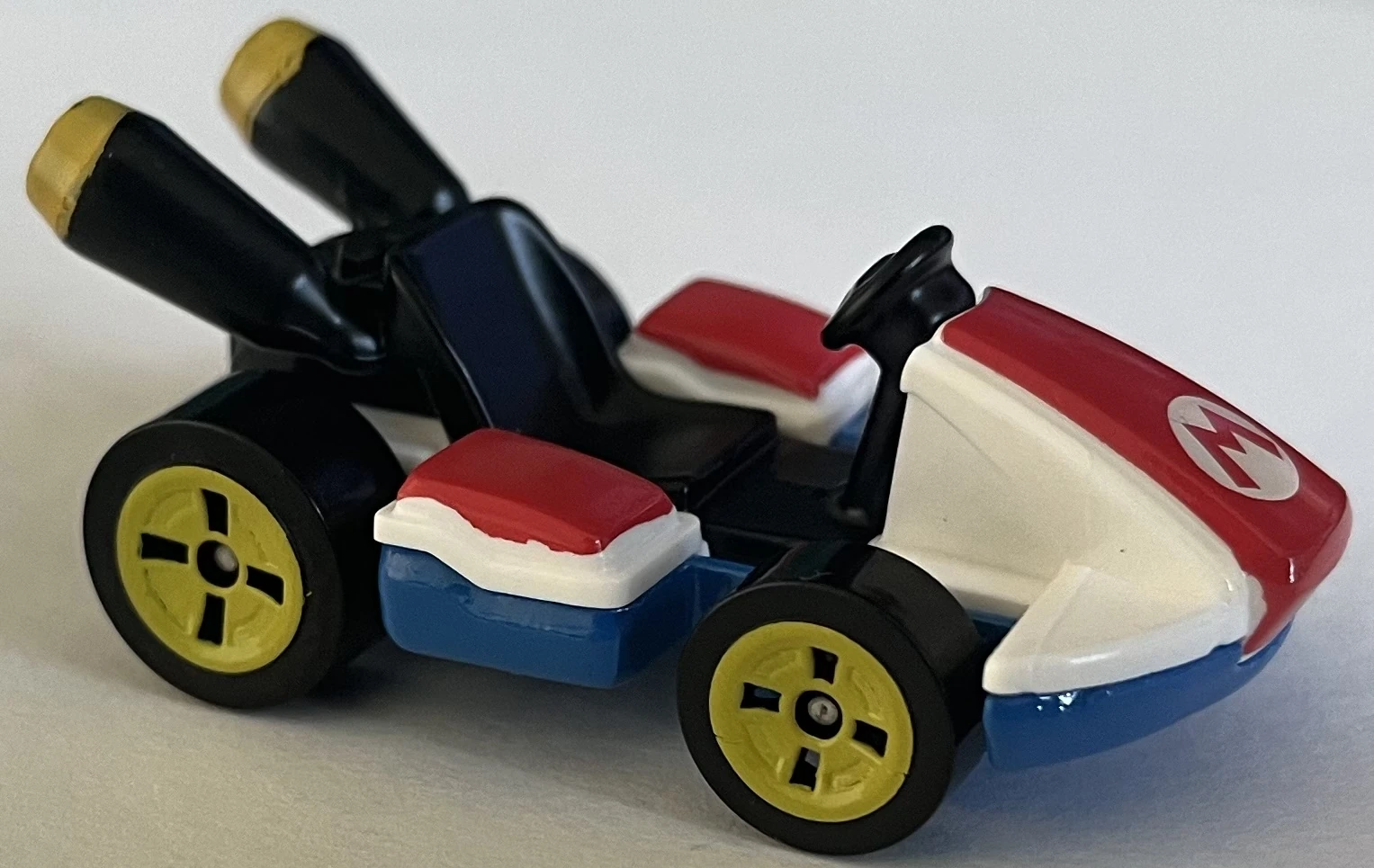 2025 Hot Wheels 	Standard Kart Mario Kart Red, Blue & White - Mainline 030/250 - Screen Time 3/10