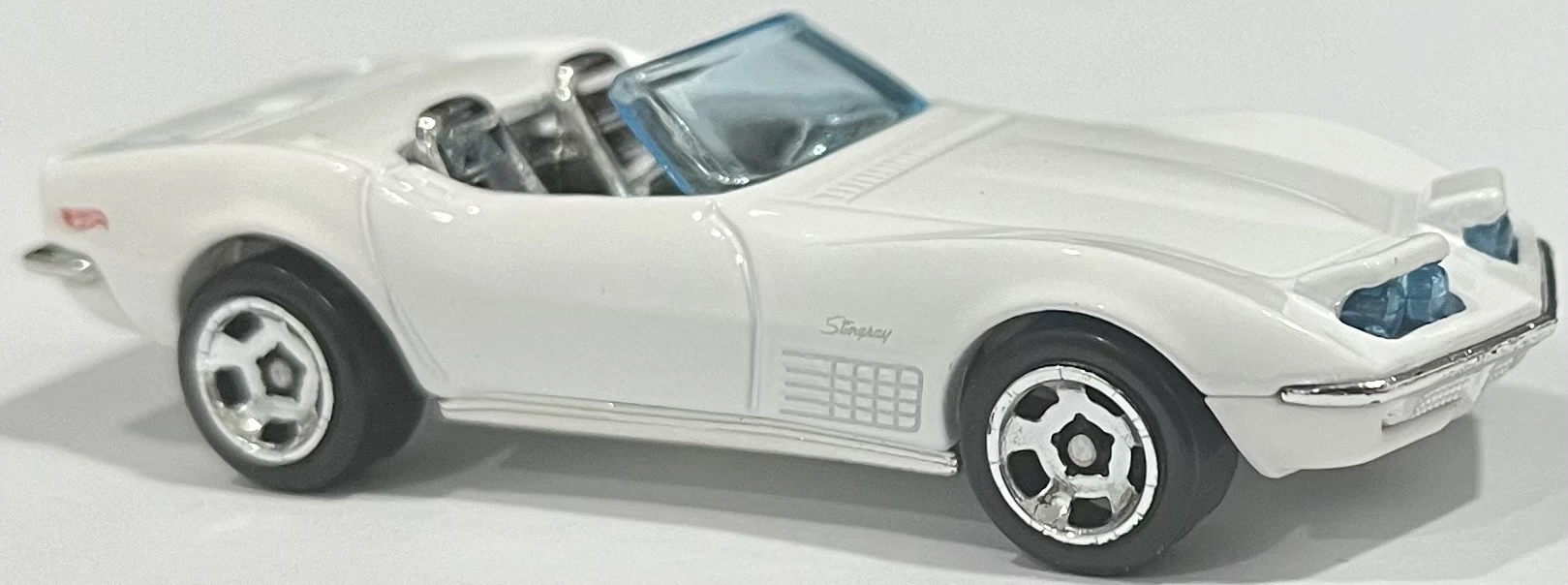 2024 Hot Wheels 				'72 Stingray Convertible White - Mainline 047/250 - Factory Fresh 5/10