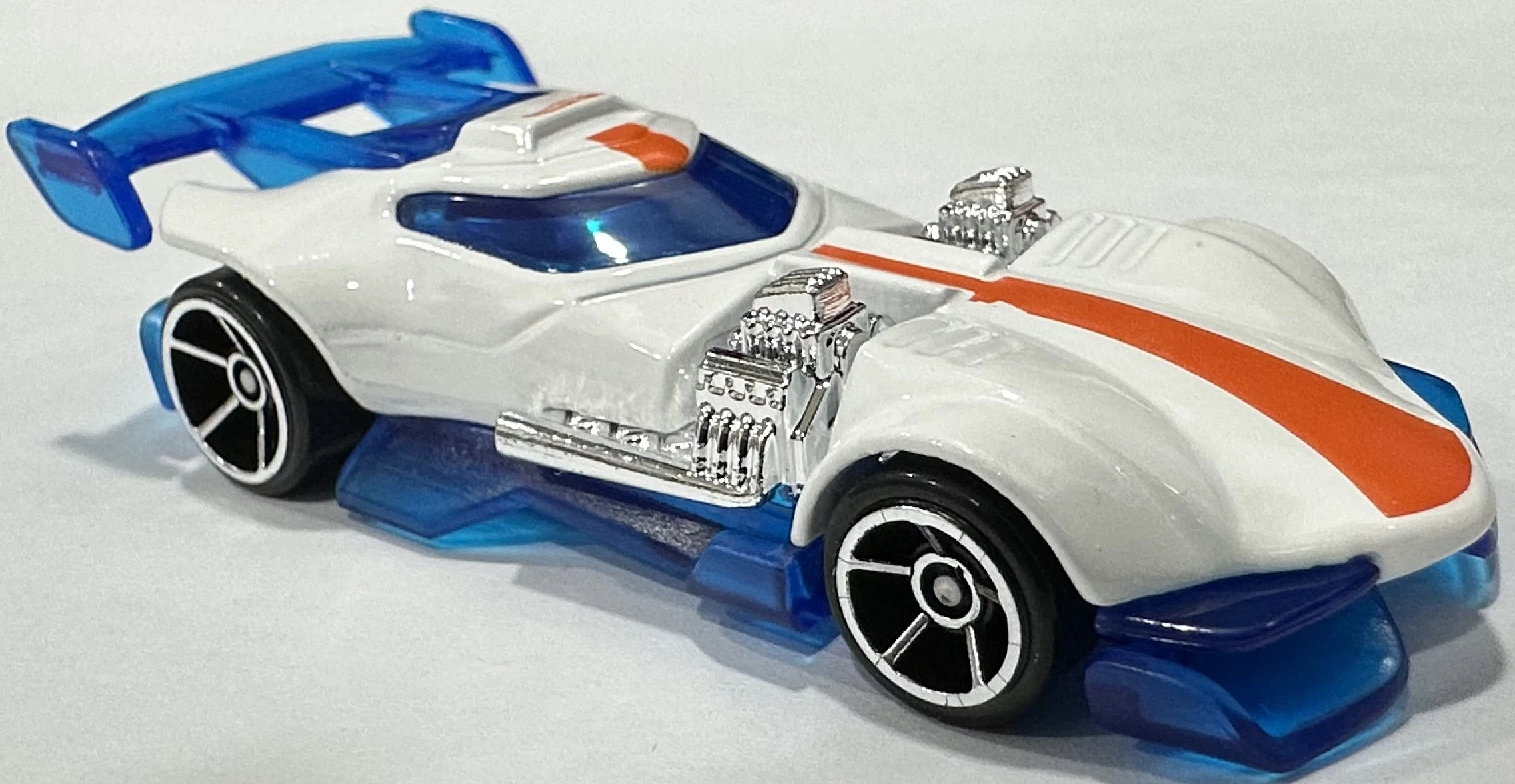 2025 Hot Wheels Super Twin Mill White - Mainline 019/250 - Lets Race 1/5