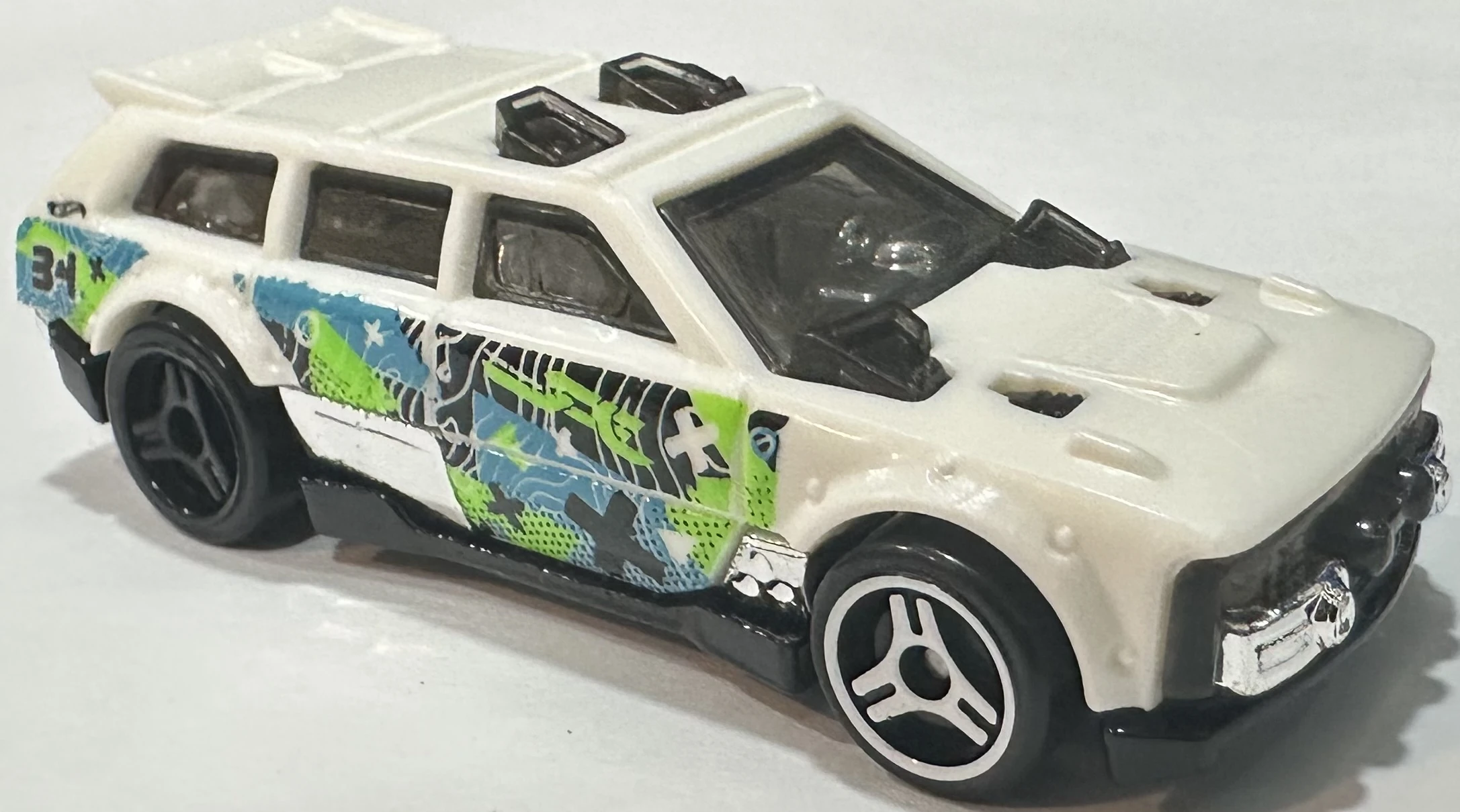 2025 Hot Wheels El Track Dwagon White - Mainline 184/250 - Wagons 2/5