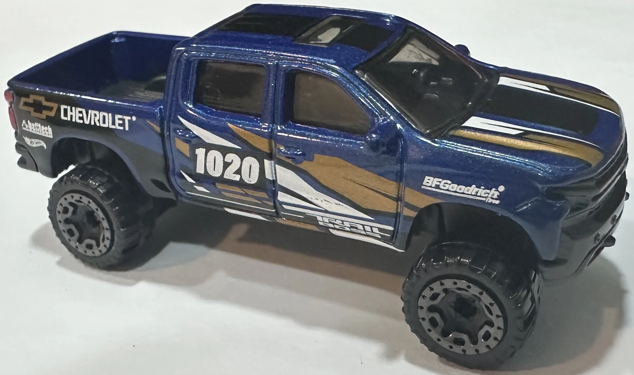 2025 Hot Wheels 		'19 Chevy Silverado Trail Boss LT - Mainline 152/250 - Dirt 8/10