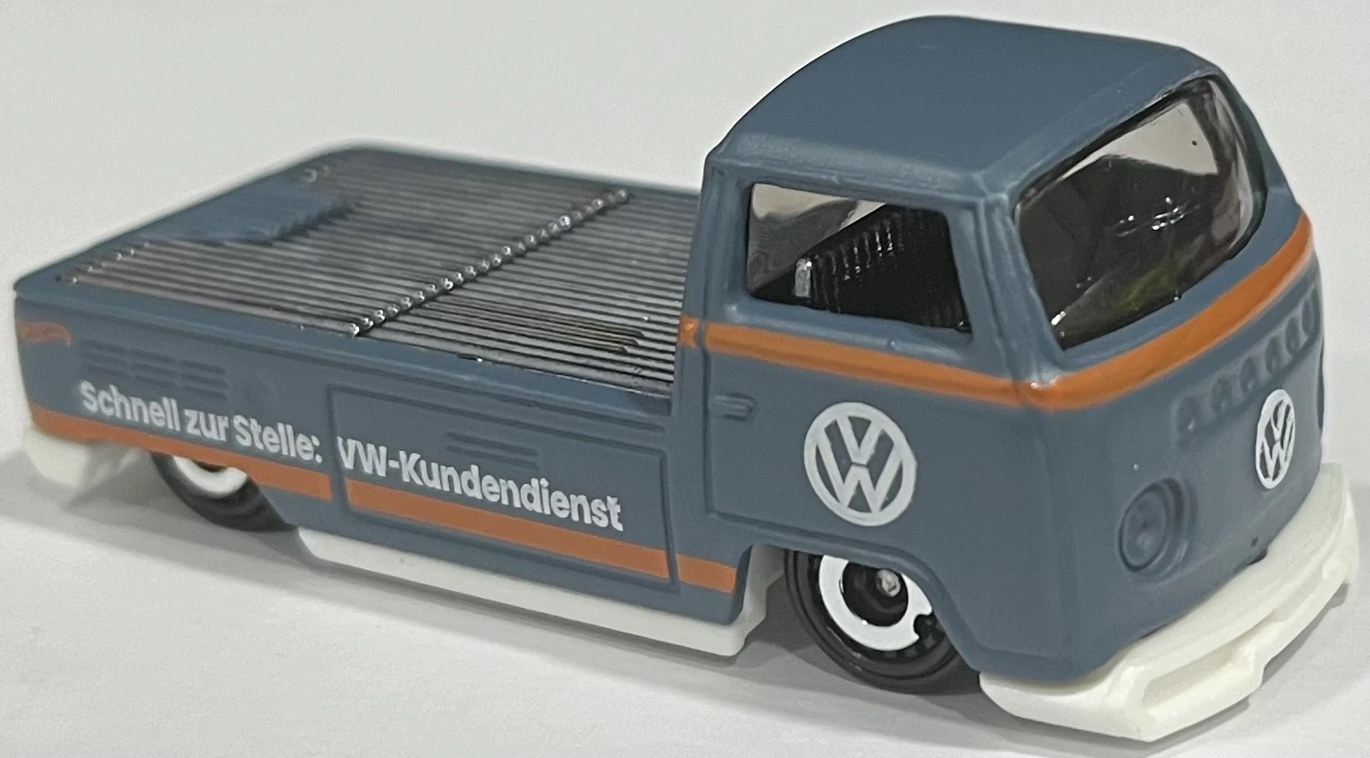 2024 Hot Wheels Volkswagen T2 Pickup Light Blue - Mainline 042/250 - Hot Trucks 1/10