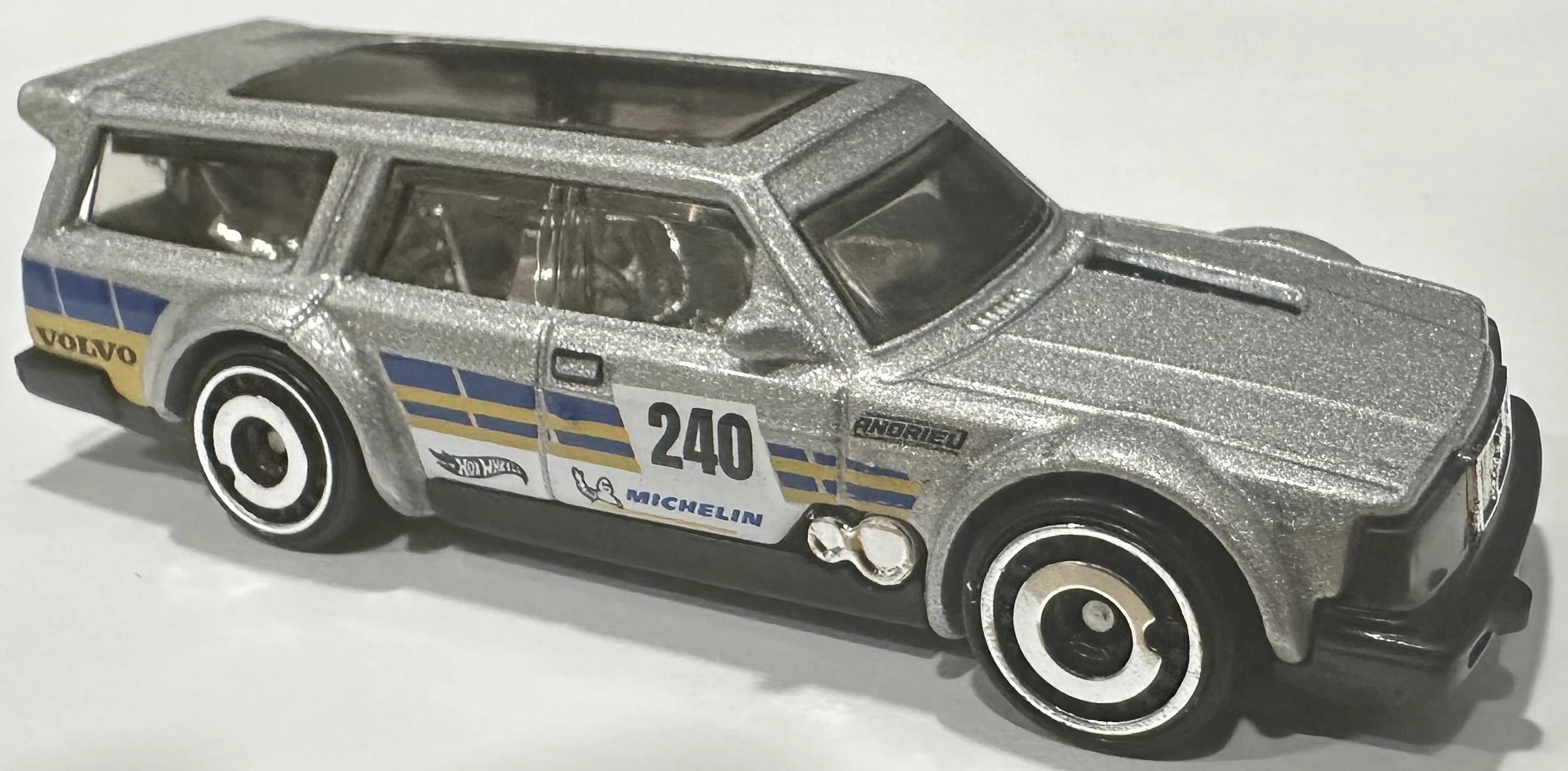 2025 Hot Wheels Volvo 240 Drift Wagon Silver - Mainline 227/250 - Wagons 3/5