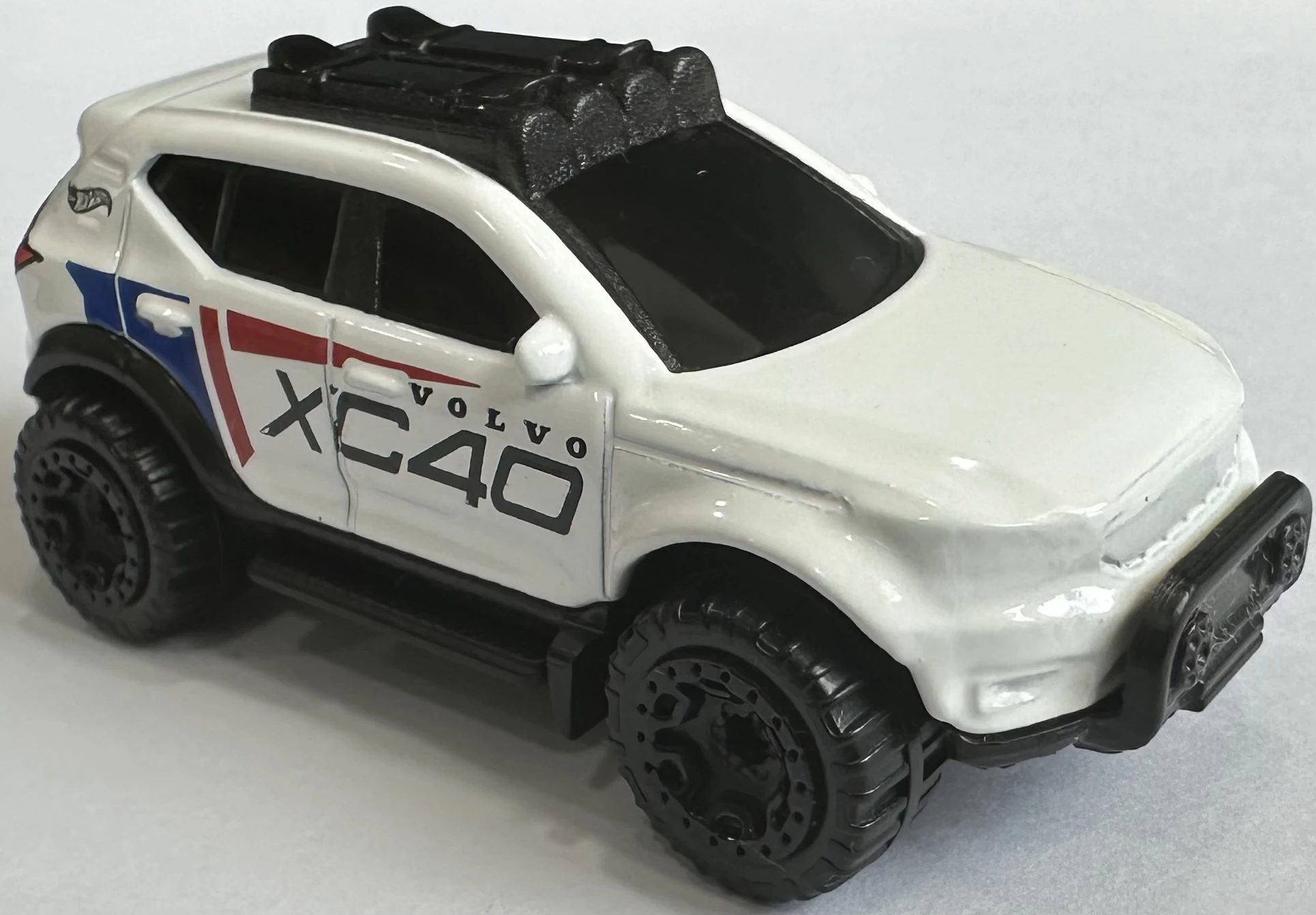 2024 Hot Wheels Volvo XC40 Recharge White - Mainline 014/250 - Green Speed 2/10
