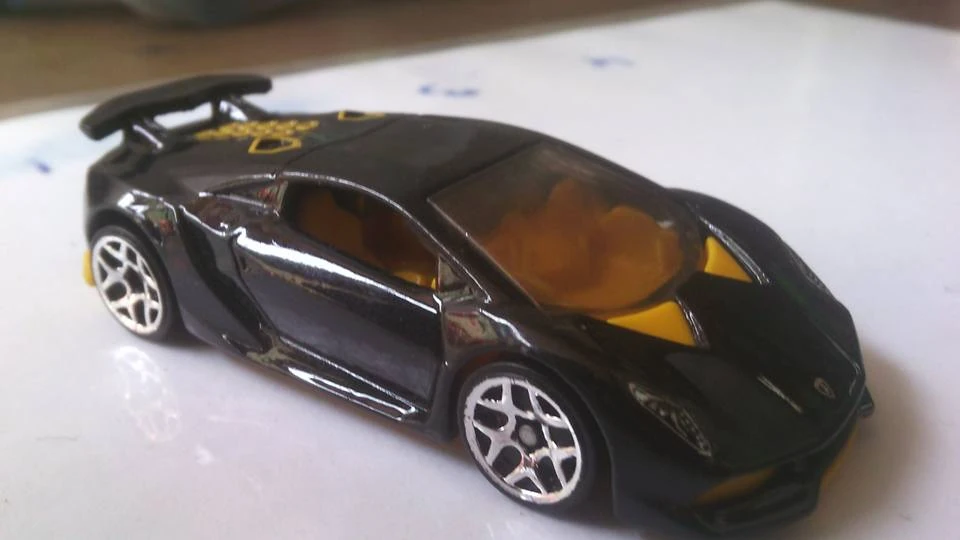 2017 Hot Wheels Lamborguini Sesto Elemento Negro Premium - Categoría 2/8 Lamborguini