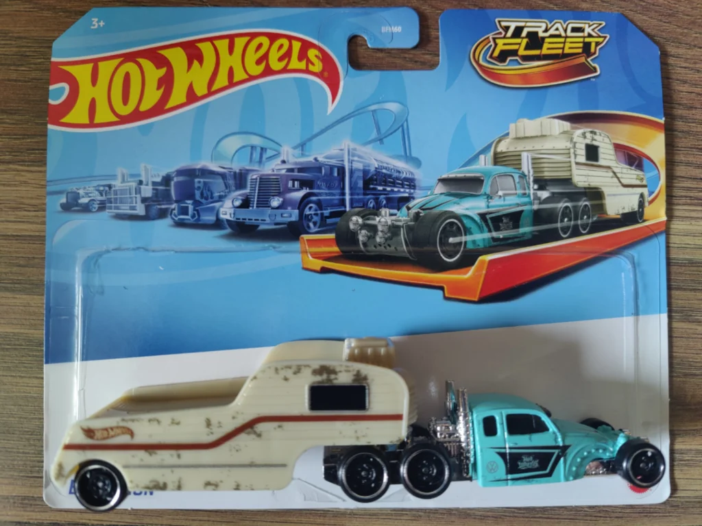 2024 Hot Wheels Track Fleet - Bugcation Beige and Blue