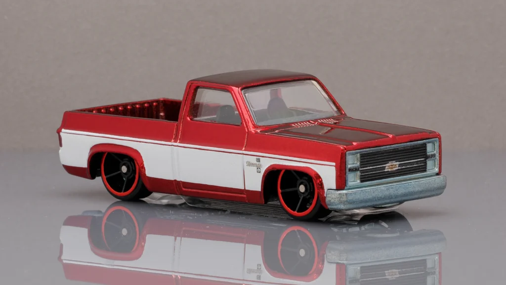 2008 Hot Wheels '83 Chevy Silverado Modern Classics 7/15 Red