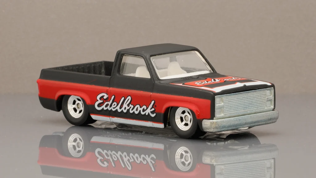 2010 Hot Wheels Premium '83 Chevy Silverado Slick Rides 8/34 Rojo y Negro Edelbrock Decal