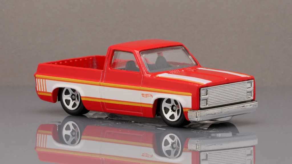 2012 Hot Wheels Cars of The Decade 24/32 '83 Chevy Silverado Rojo