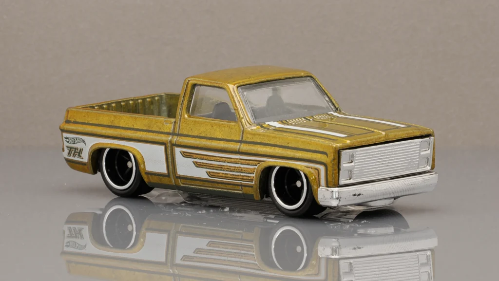 2014 Hot Wheels Mainline 136/250 '83 Chevy Silverado HW Off-Road: HW Hot Trucks Gold