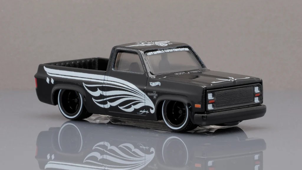 2024 Hot Wheels Premium '83 Chevy Silverado 2024 Japan Collectors Convention Negro